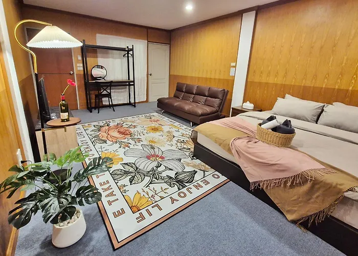 Apartment Townhouse At Yaek Lam Sali Station For 6 Pax *